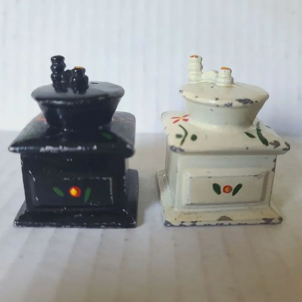 Cast Iron Coffee Grinder Salt and Pepper Shakers Black & White 1950's Metal‎